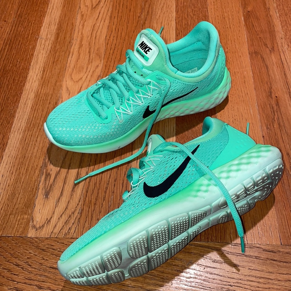 Worn once neon green Nike Skyelux sneakers
